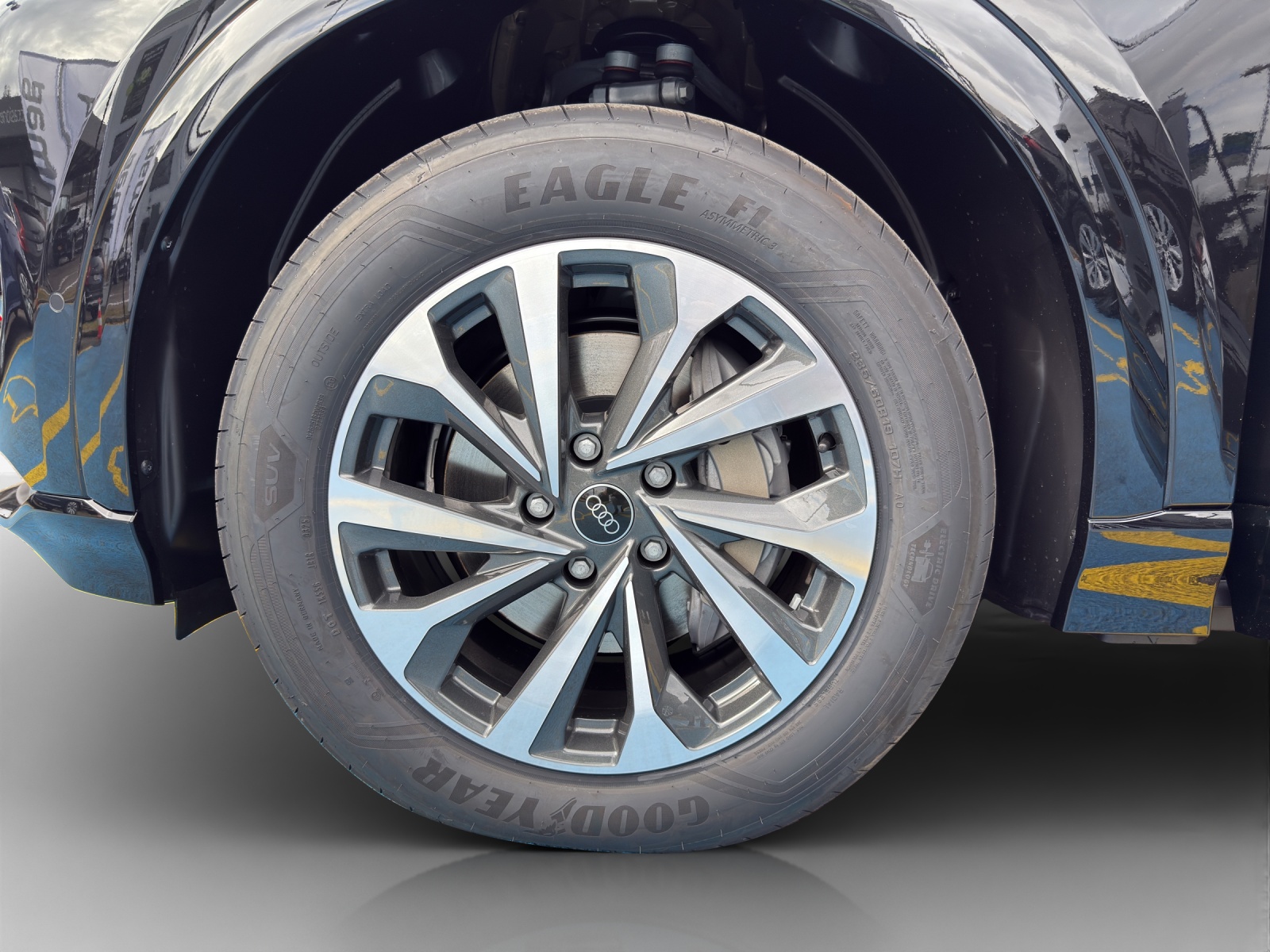 AUDI Q6 e-tron quattro-image-13