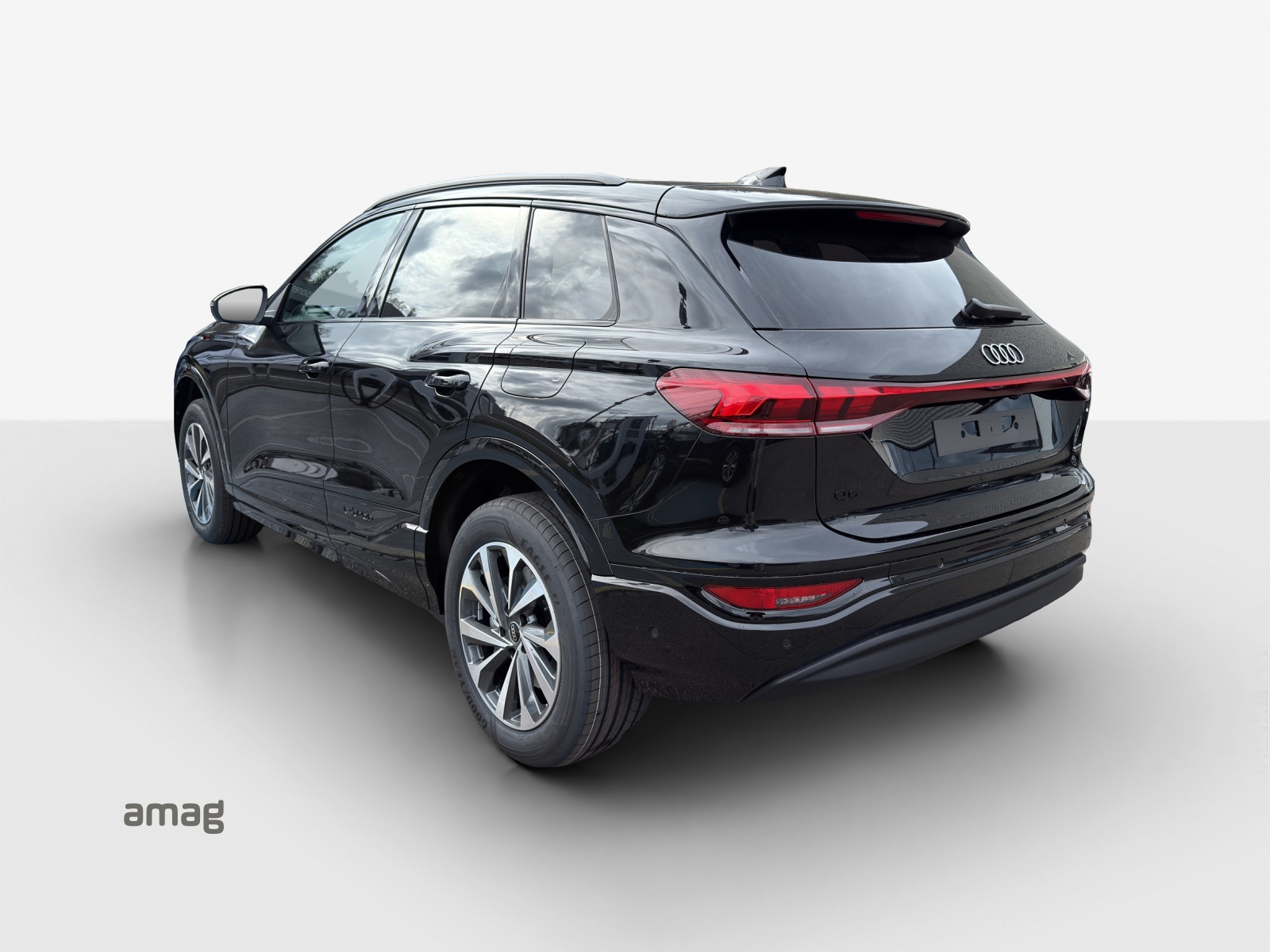 AUDI Q6 e-tron quattro-image-2