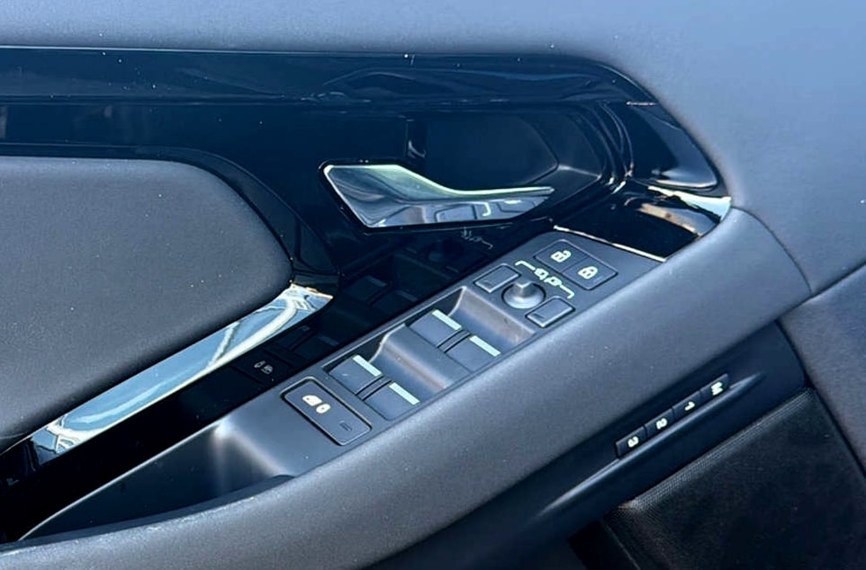 LAND ROVER Range Rover Evoque P 270e Dynamic SE AT9-image-9