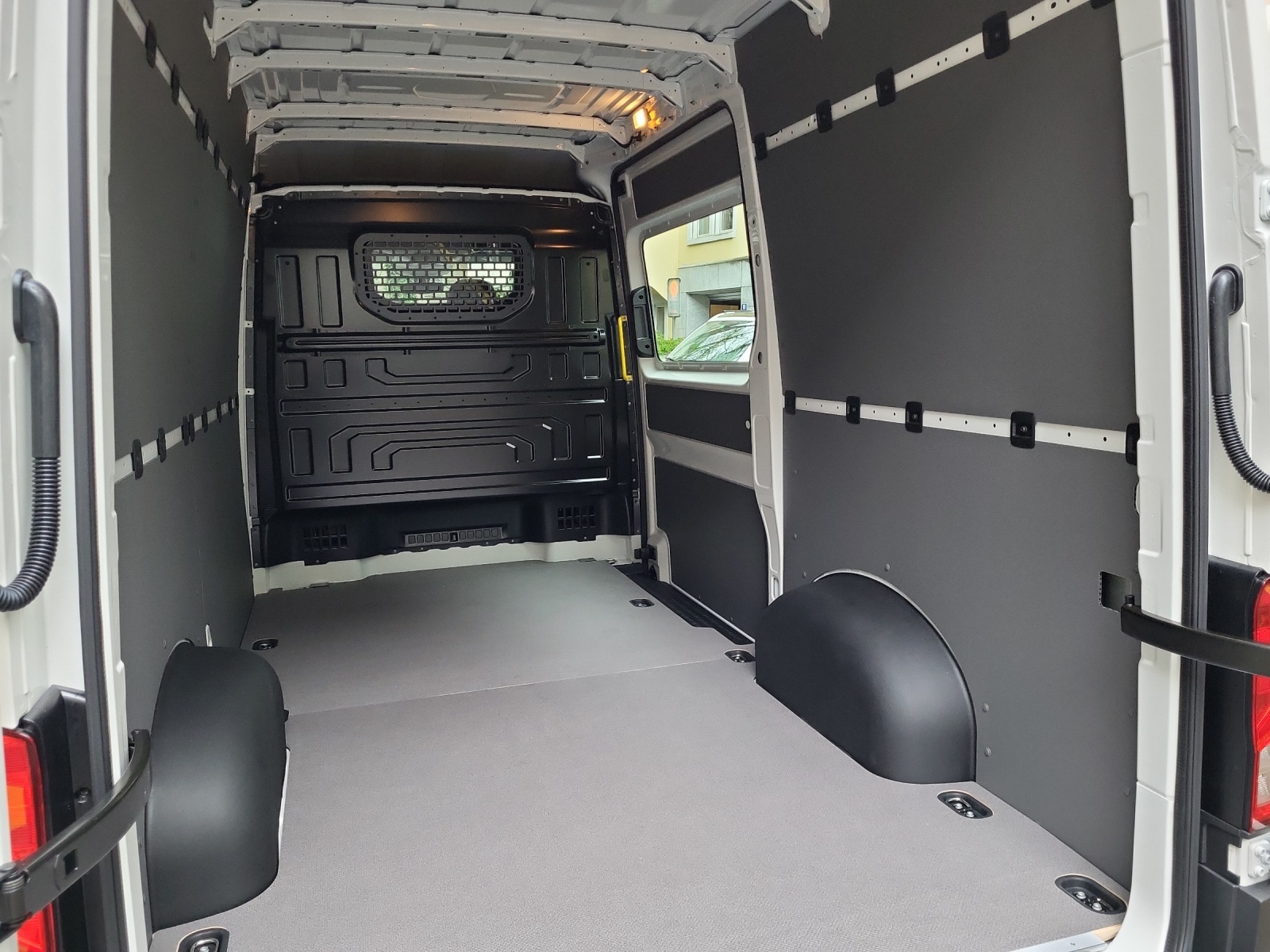 VW Crafter Kastenwagen Entry 140PS Automat-image-19