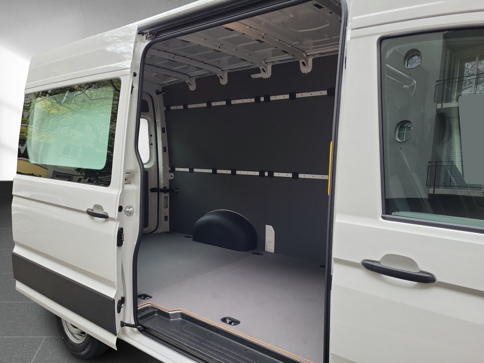 VW Crafter Kastenwagen Entry 140PS Automat-image-16
