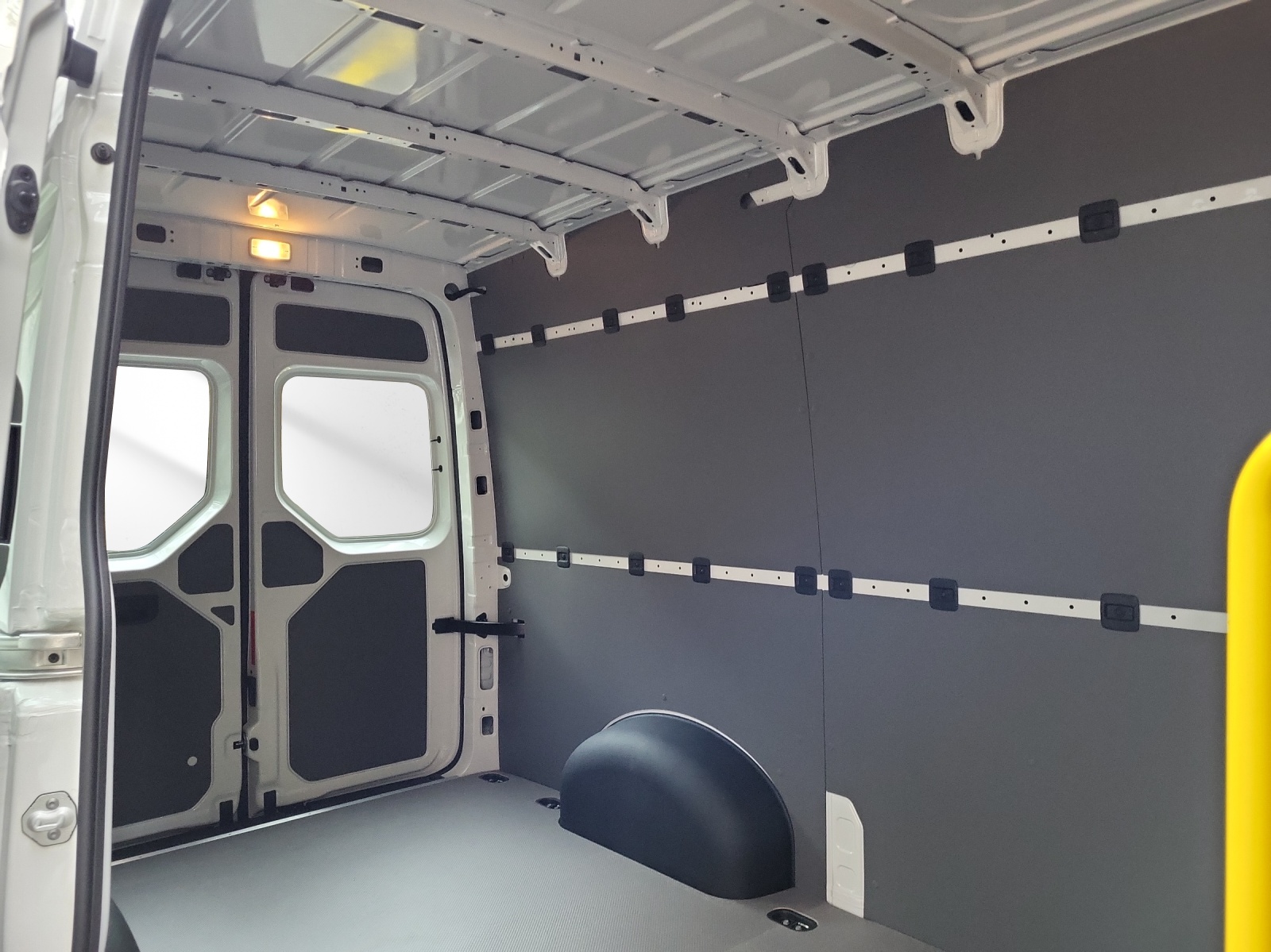 VW Crafter Kastenwagen Entry 140PS Automat-image-10