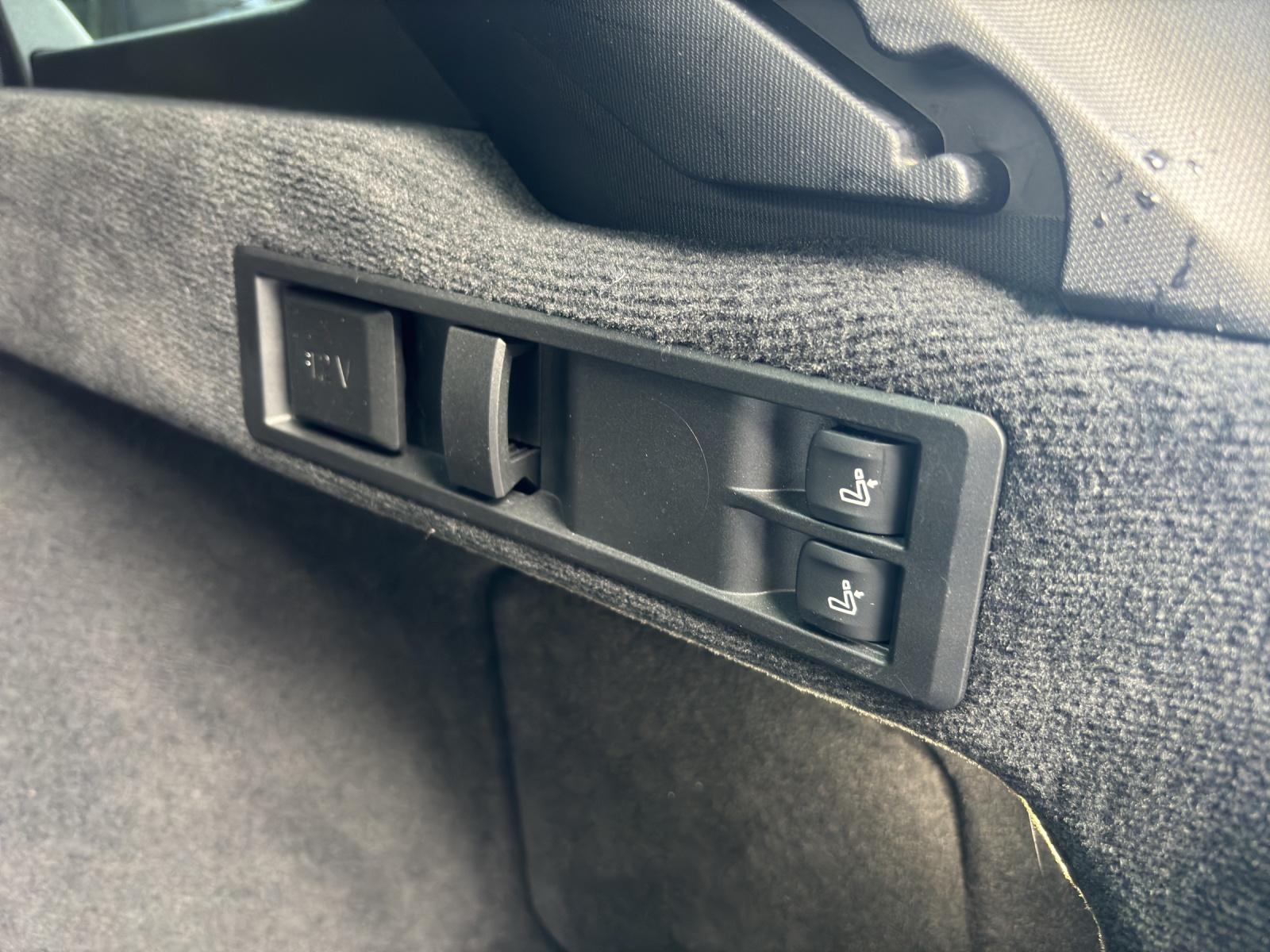BMW 320d xDrive SAG Touring-image-13