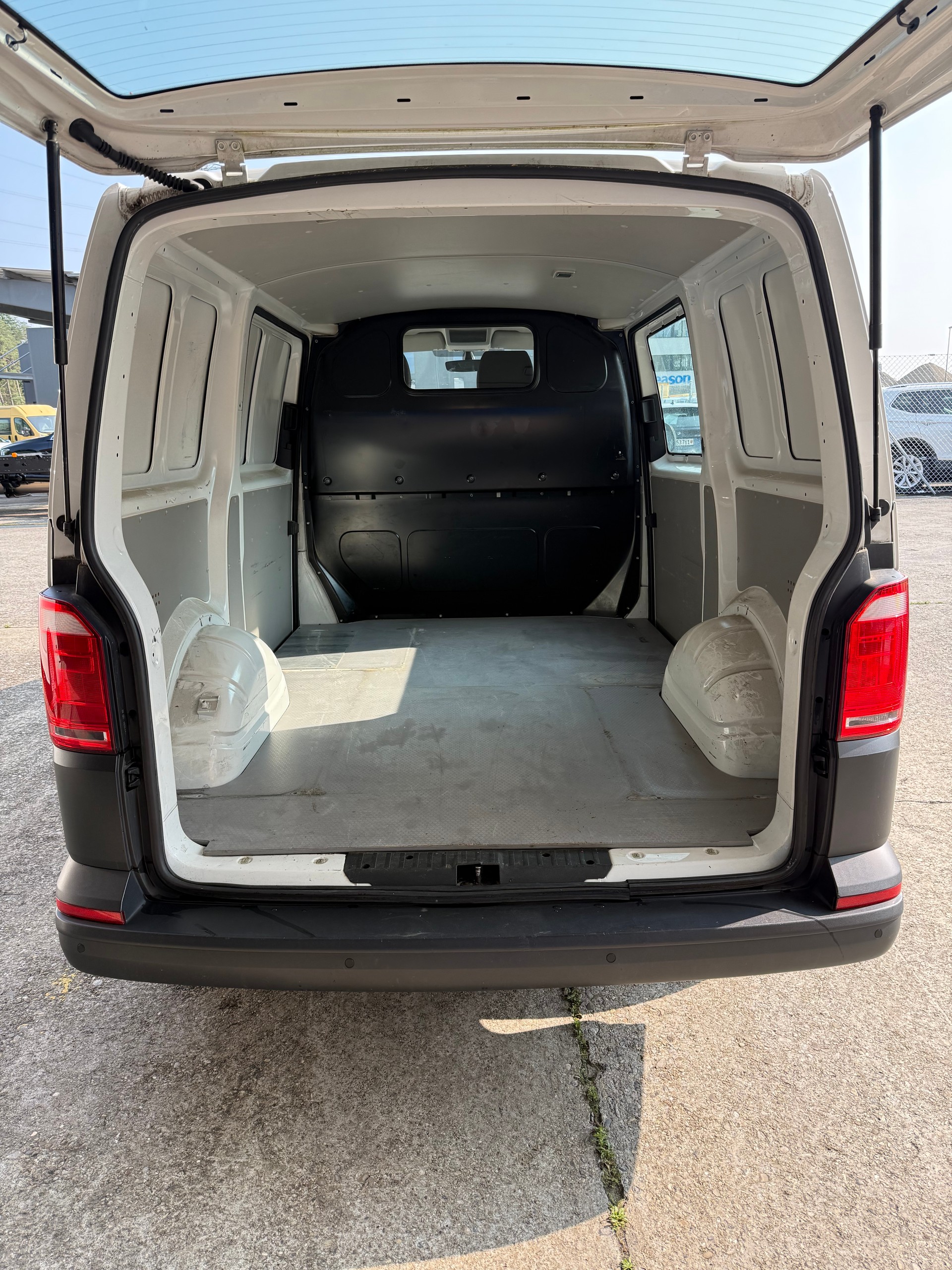 VW T6 2.0 TDI 4Motion DSG-image-7