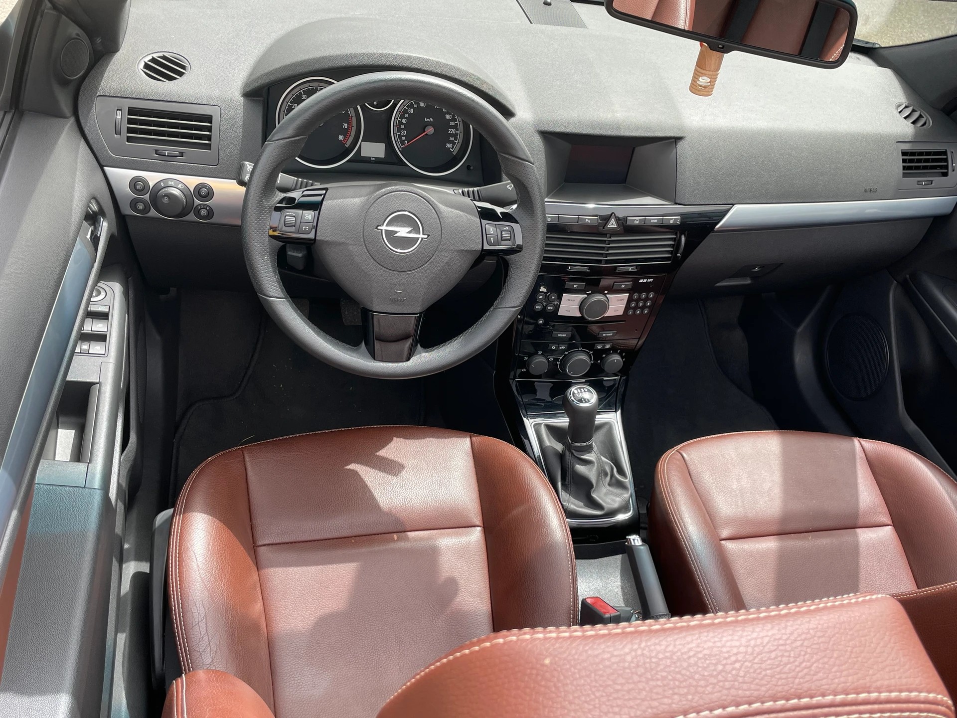 OPEL Astra TT 1.6i 16V Turbo Cosmo-image-4