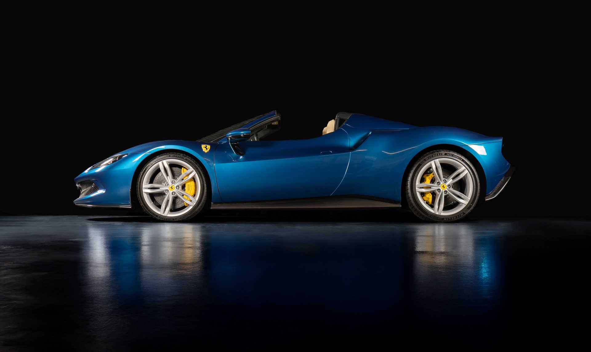 FERRARI 296 GTS-image-1