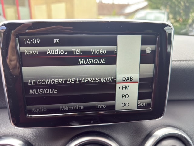 MERCEDES-BENZ A 250 AMG Line 4Matic 7G-DCT-image-23