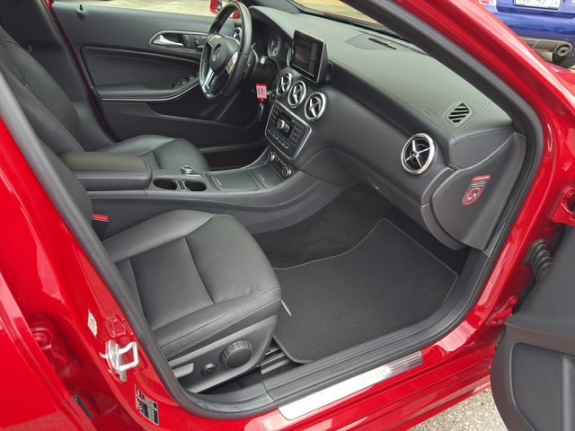 MERCEDES-BENZ A 250 AMG Line 4Matic 7G-DCT-image-25