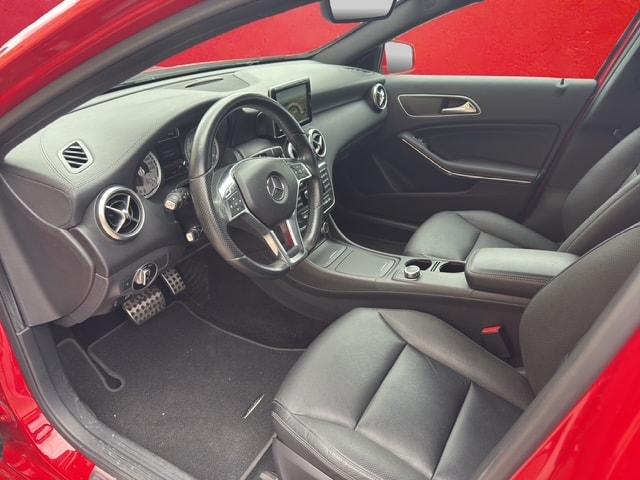 MERCEDES-BENZ A 250 AMG Line 4Matic 7G-DCT-image-10