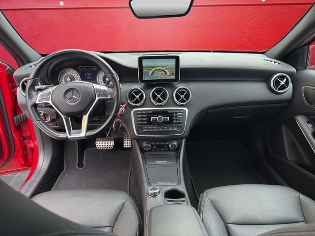 MERCEDES-BENZ A 250 AMG Line 4Matic 7G-DCT-image-13