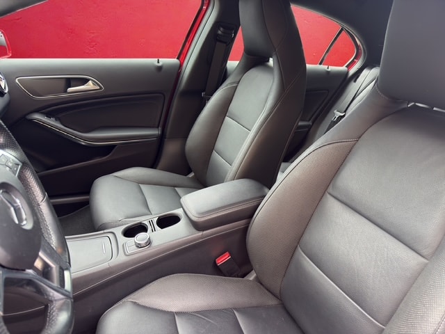 MERCEDES-BENZ A 250 AMG Line 4Matic 7G-DCT-image-18