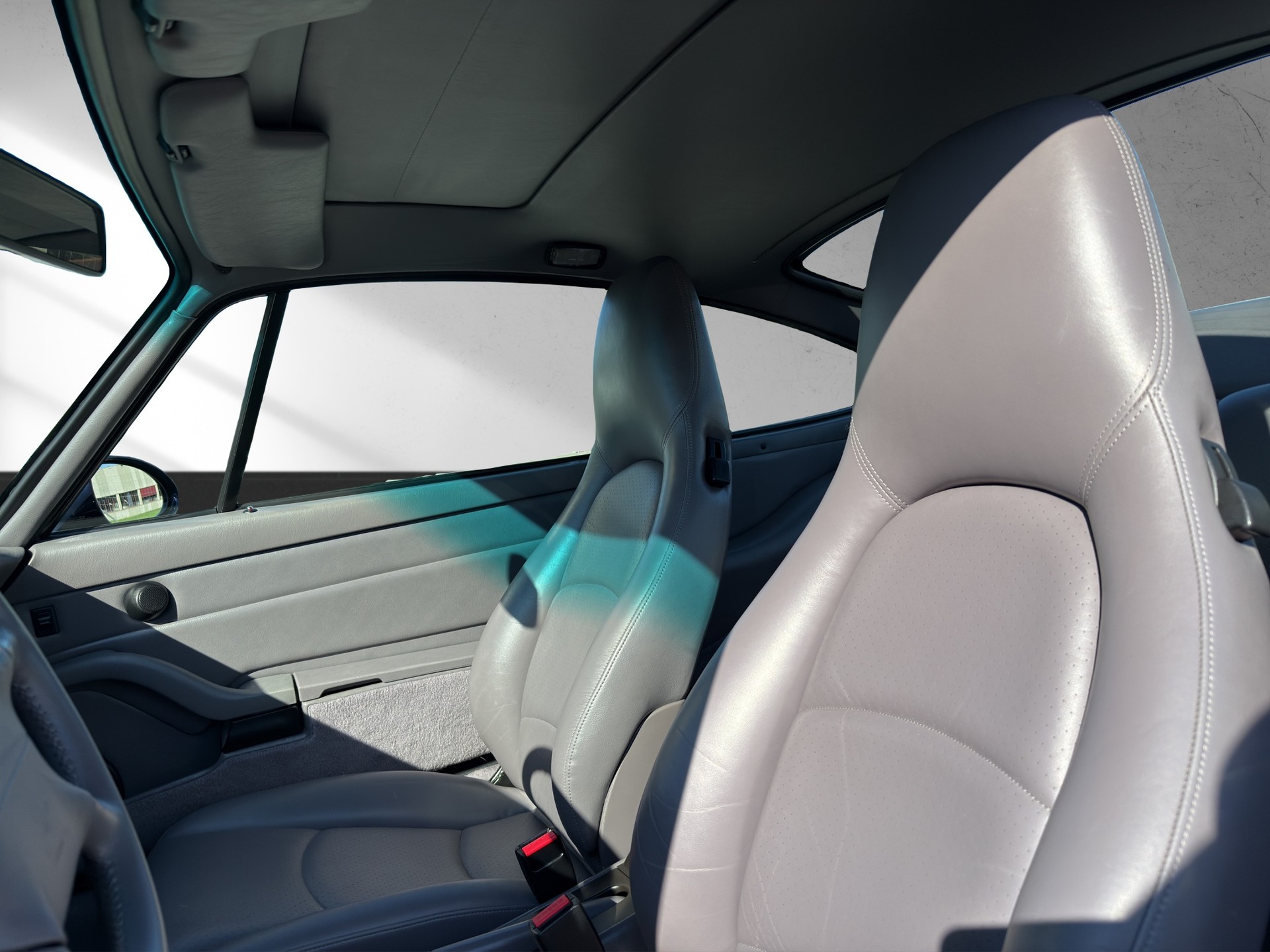 PORSCHE 911 Carrera 2-image-7