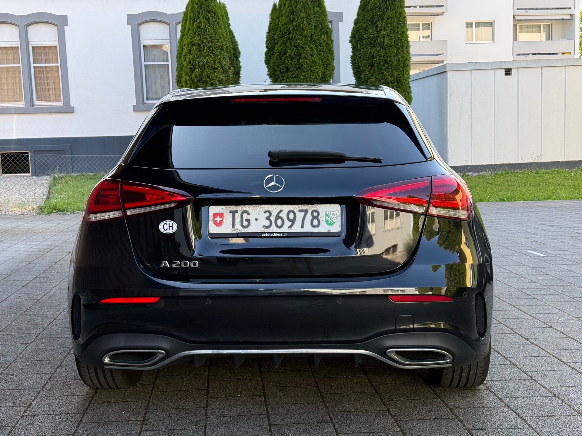 MERCEDES-BENZ A 200 AMG Line 7G-DCT-image-2