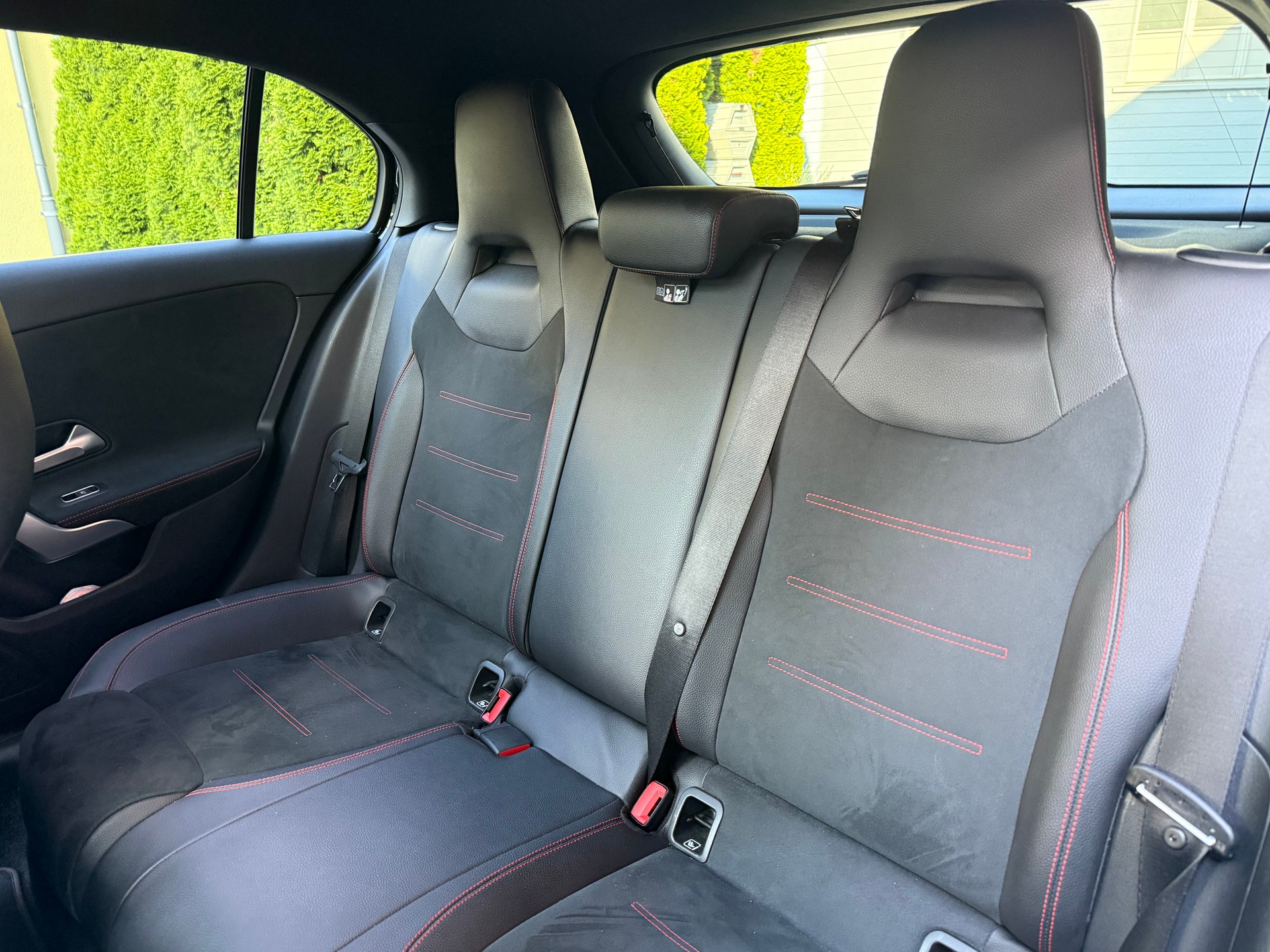 MERCEDES-BENZ A 200 AMG Line 7G-DCT-image-5
