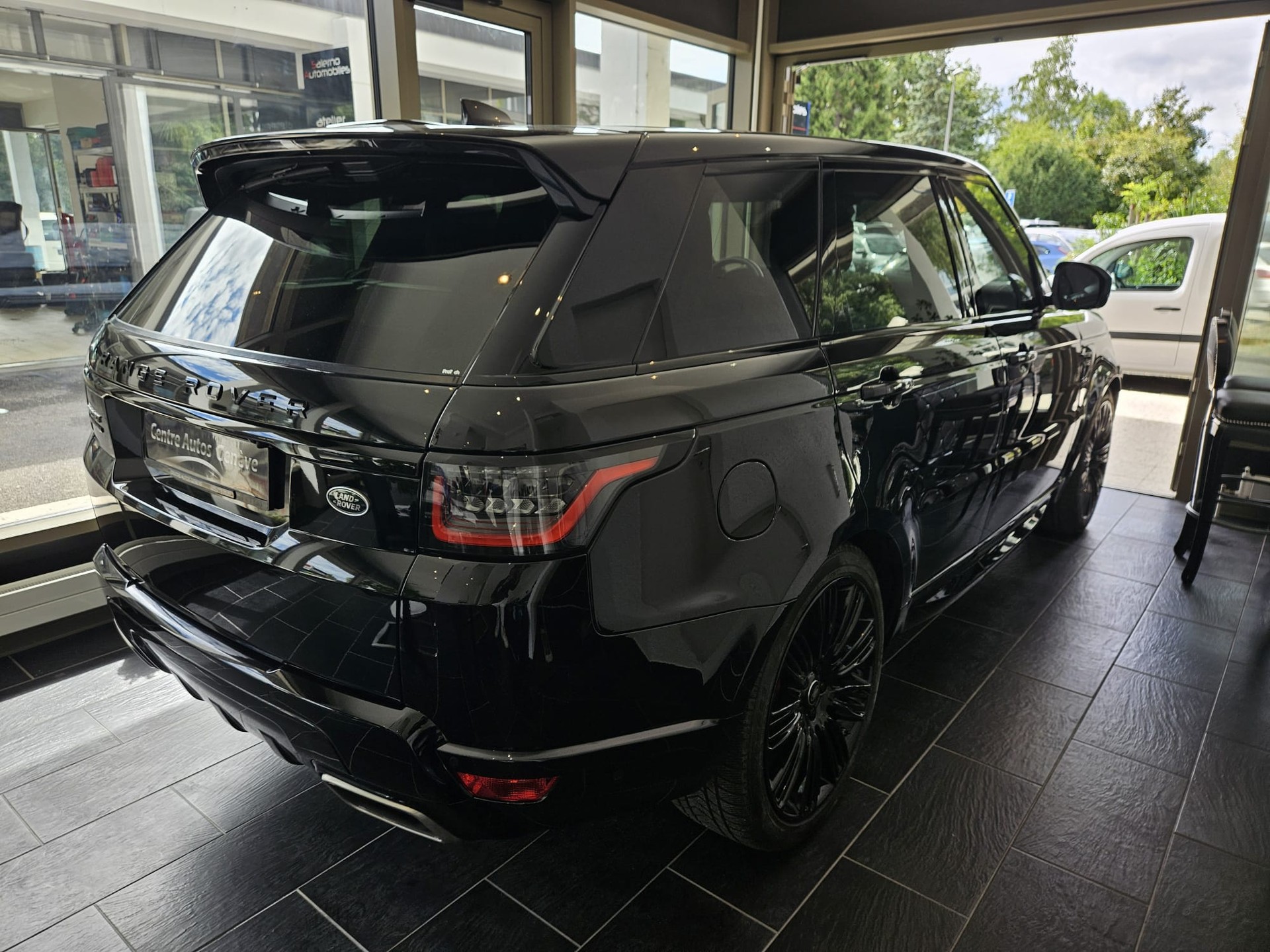 LAND ROVER Range Rover Sport P525 5.0 V8 S/C AB Dynamic Automatic-image-4