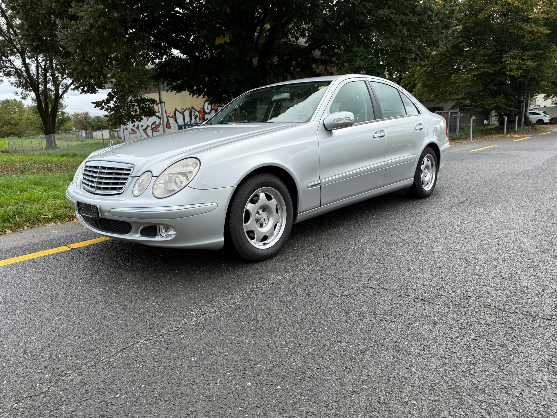 MERCEDES-BENZ E 240 Elégance-image-1