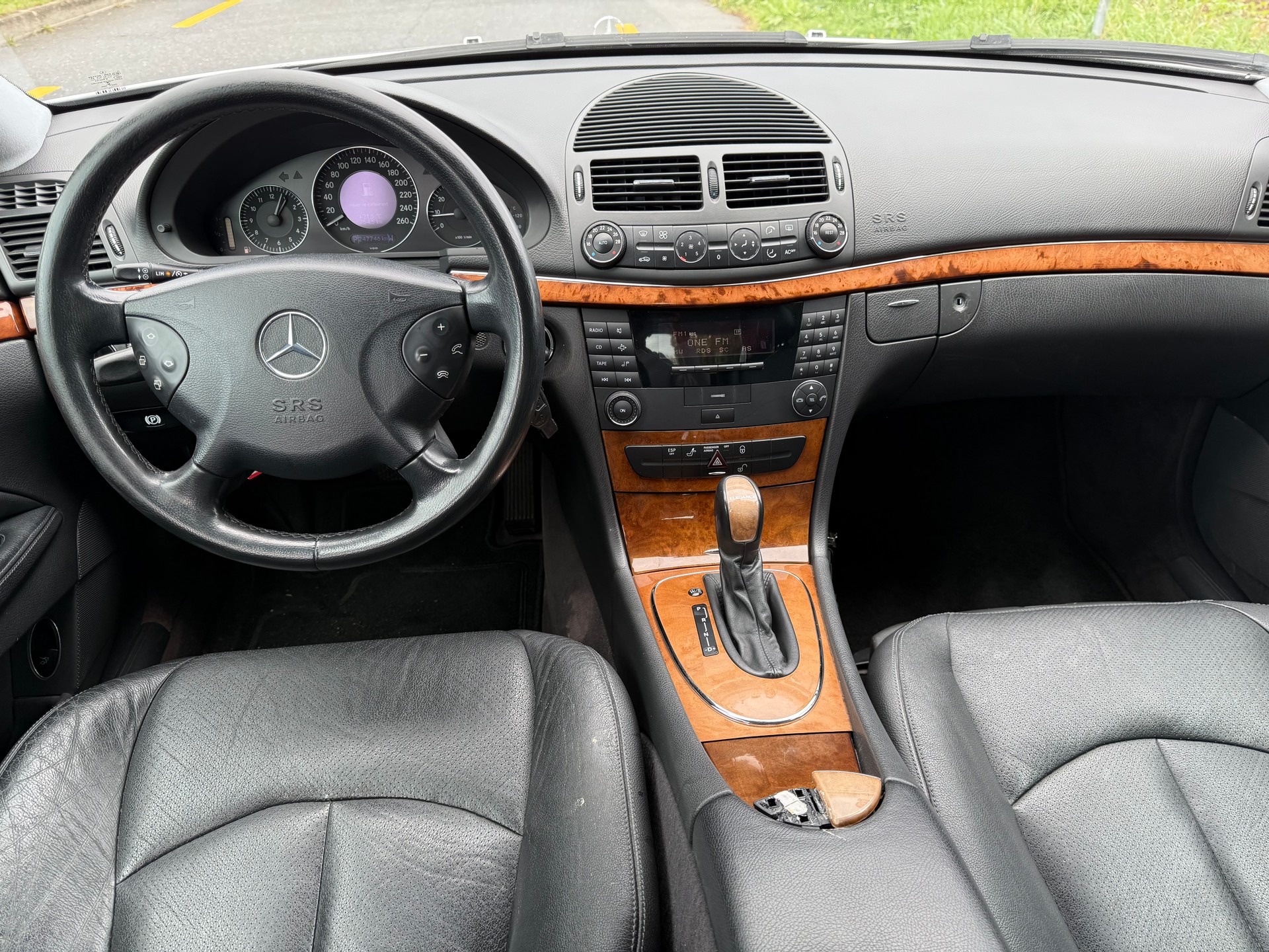 MERCEDES-BENZ E 240 Elégance-image-8