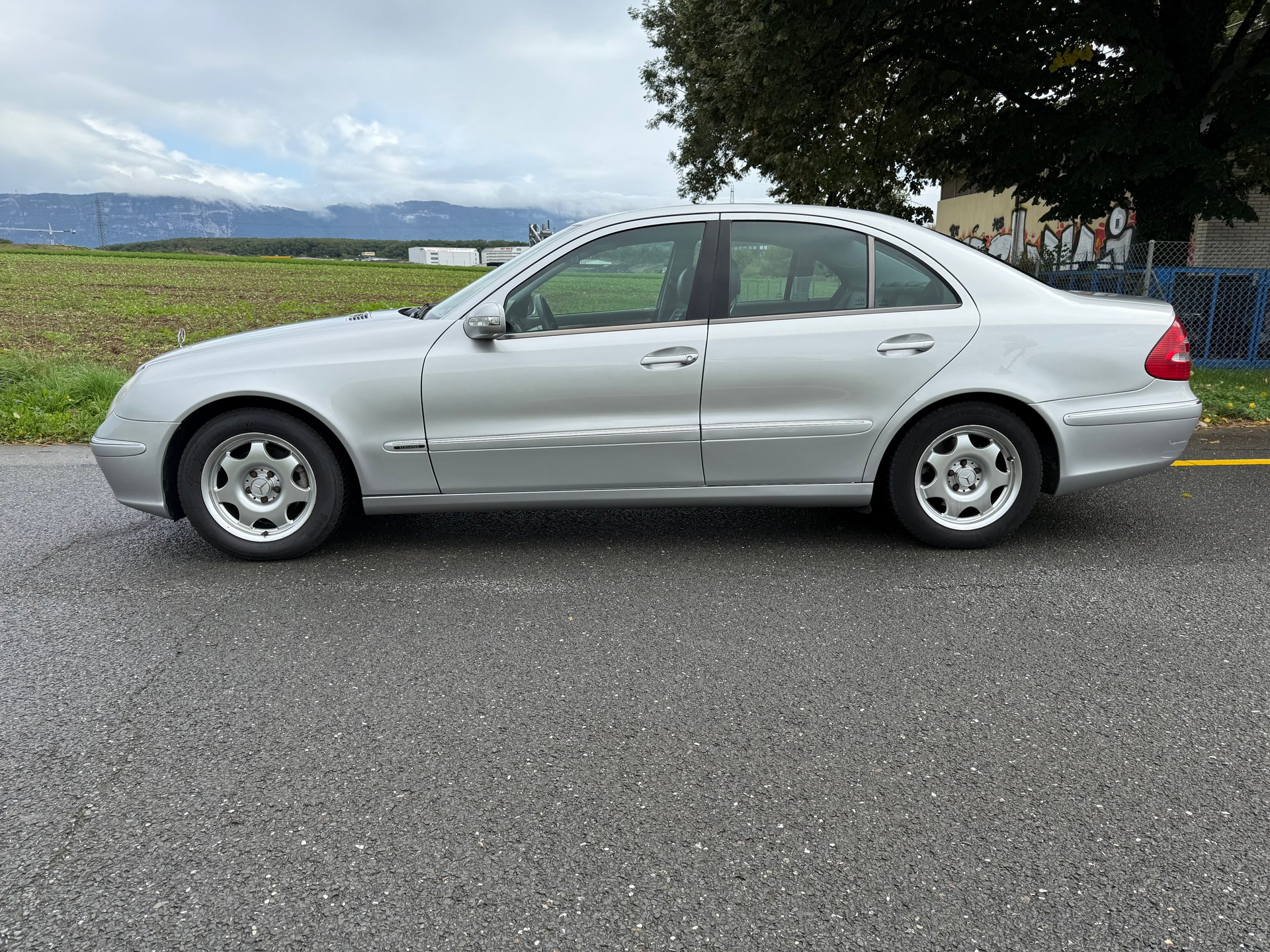 MERCEDES-BENZ E 240 Elégance-image-5