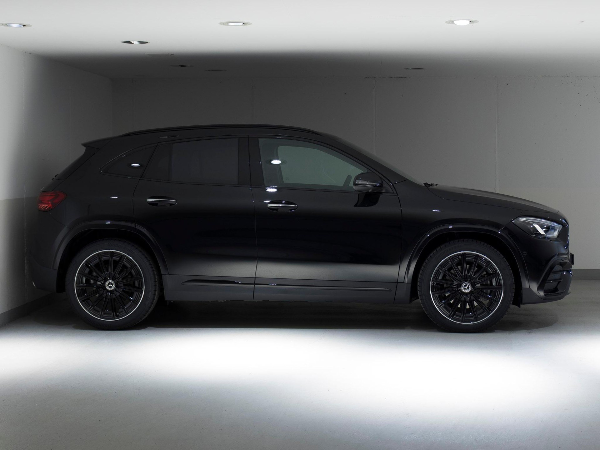 MERCEDES-BENZ GLA 220 d 4MATIC-image-1