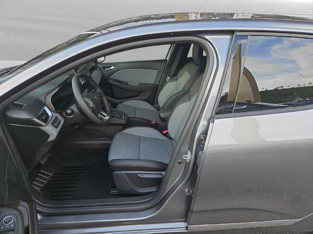 RENAULT Clio 1.6 E-Tech techno-image-3