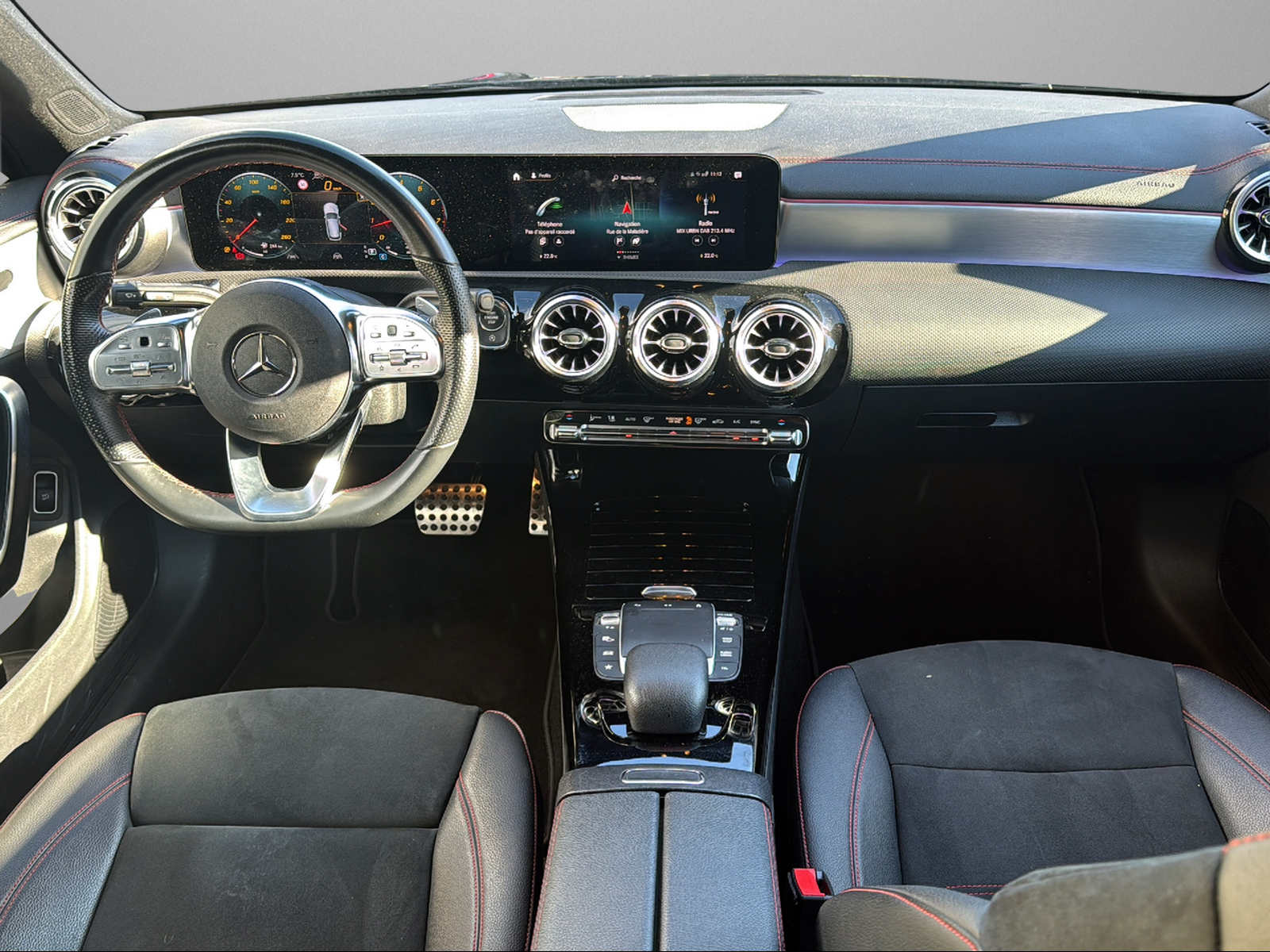 MERCEDES-BENZ CLA Shooting Brake 250 4Matic 7G-DCT AMG Line-image-12