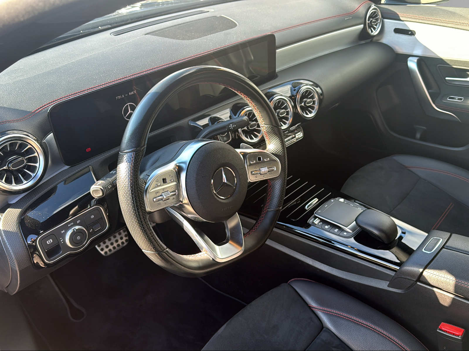 MERCEDES-BENZ CLA Shooting Brake 250 4Matic 7G-DCT AMG Line-image-11