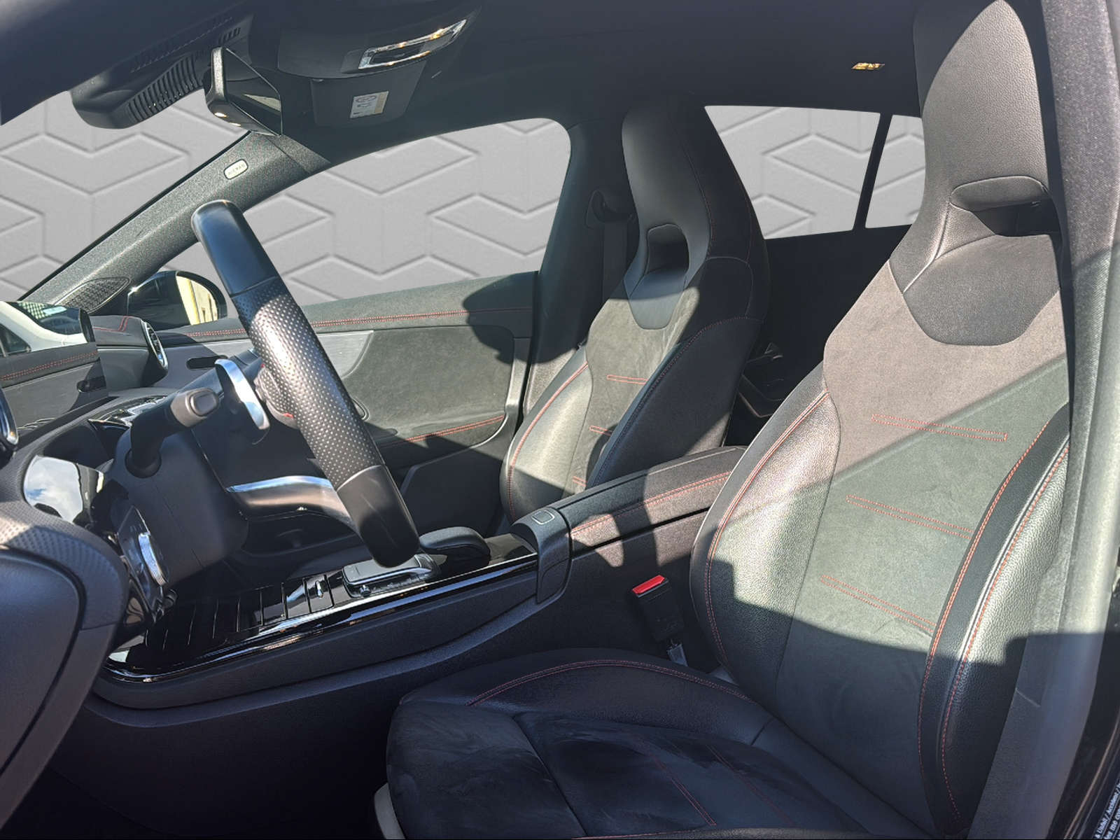 MERCEDES-BENZ CLA Shooting Brake 250 4Matic 7G-DCT AMG Line-image-10