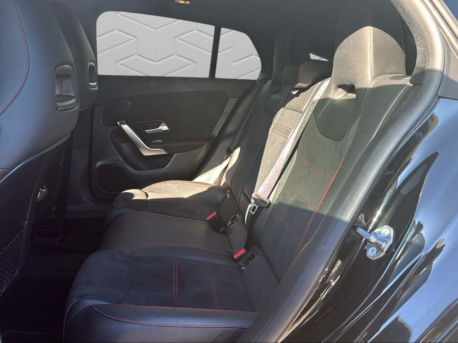 MERCEDES-BENZ CLA Shooting Brake 250 4Matic 7G-DCT AMG Line-image-15