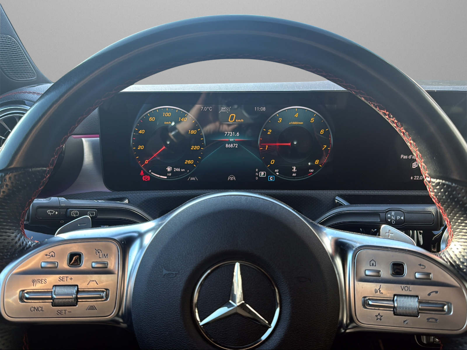MERCEDES-BENZ CLA Shooting Brake 250 4Matic 7G-DCT AMG Line-image-13