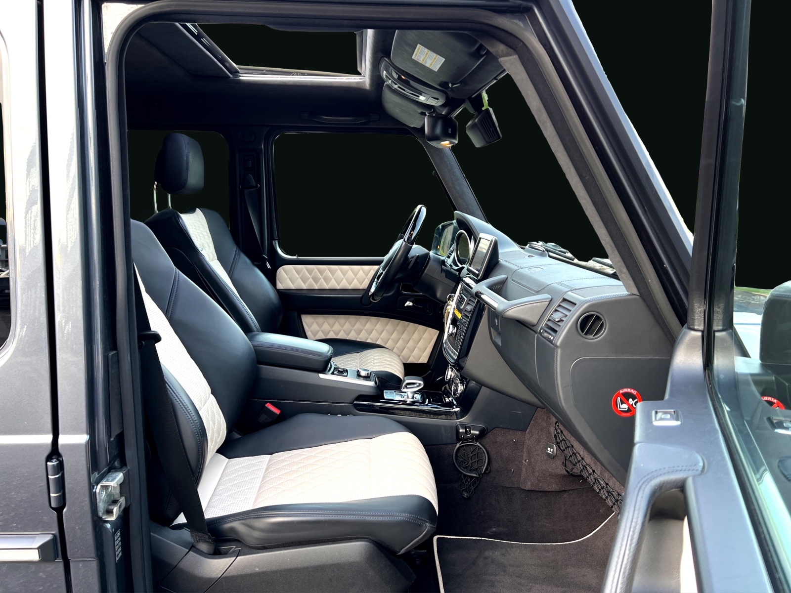 MERCEDES-BENZ G 63 AMG Automatic-image-16