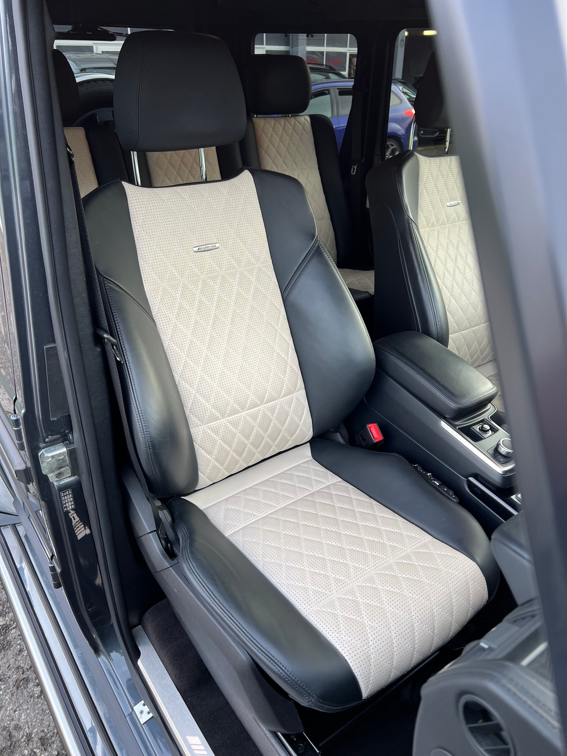 MERCEDES-BENZ G 63 AMG Automatic-image-17