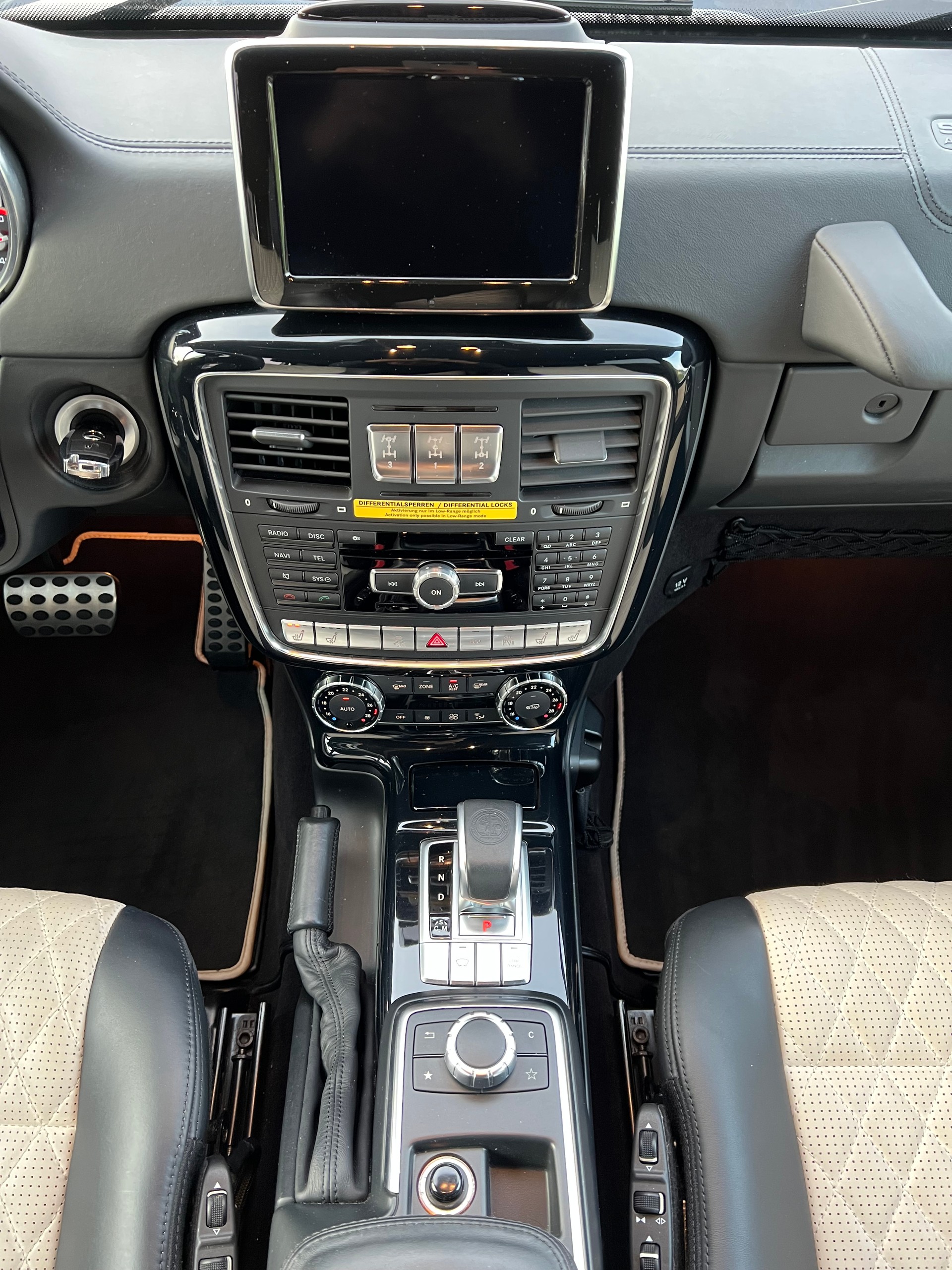 MERCEDES-BENZ G 63 AMG Automatic-image-19