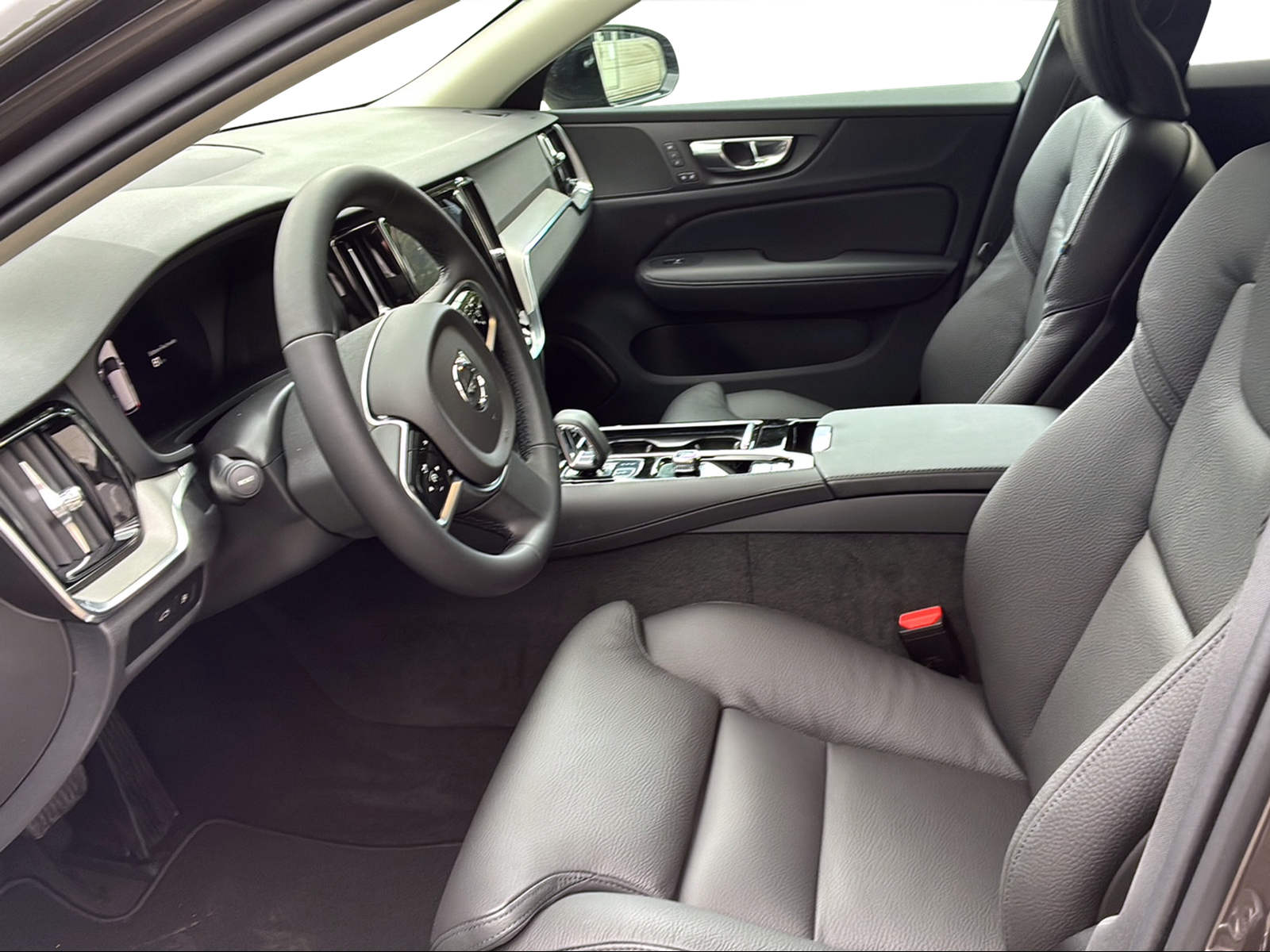 VOLVO V60 2.0 T6 TE Plus Dark eAWD-image-11