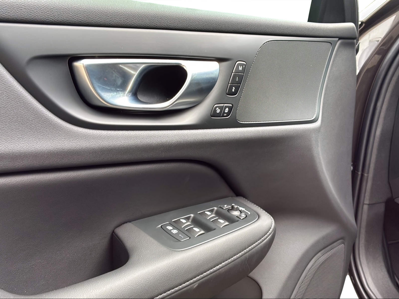 VOLVO V60 2.0 T6 TE Plus Dark eAWD-image-12