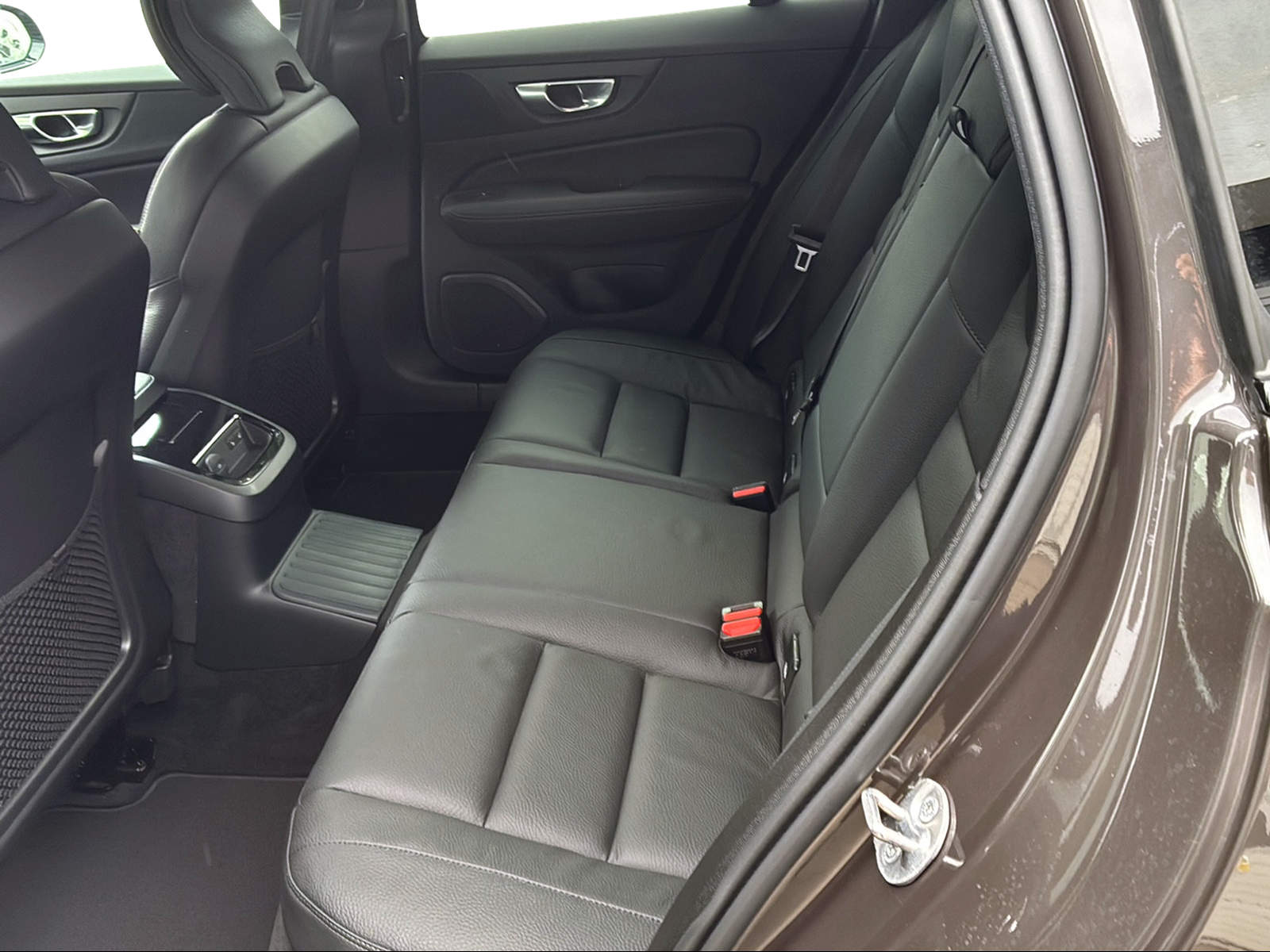 VOLVO V60 2.0 T6 TE Plus Dark eAWD-image-13