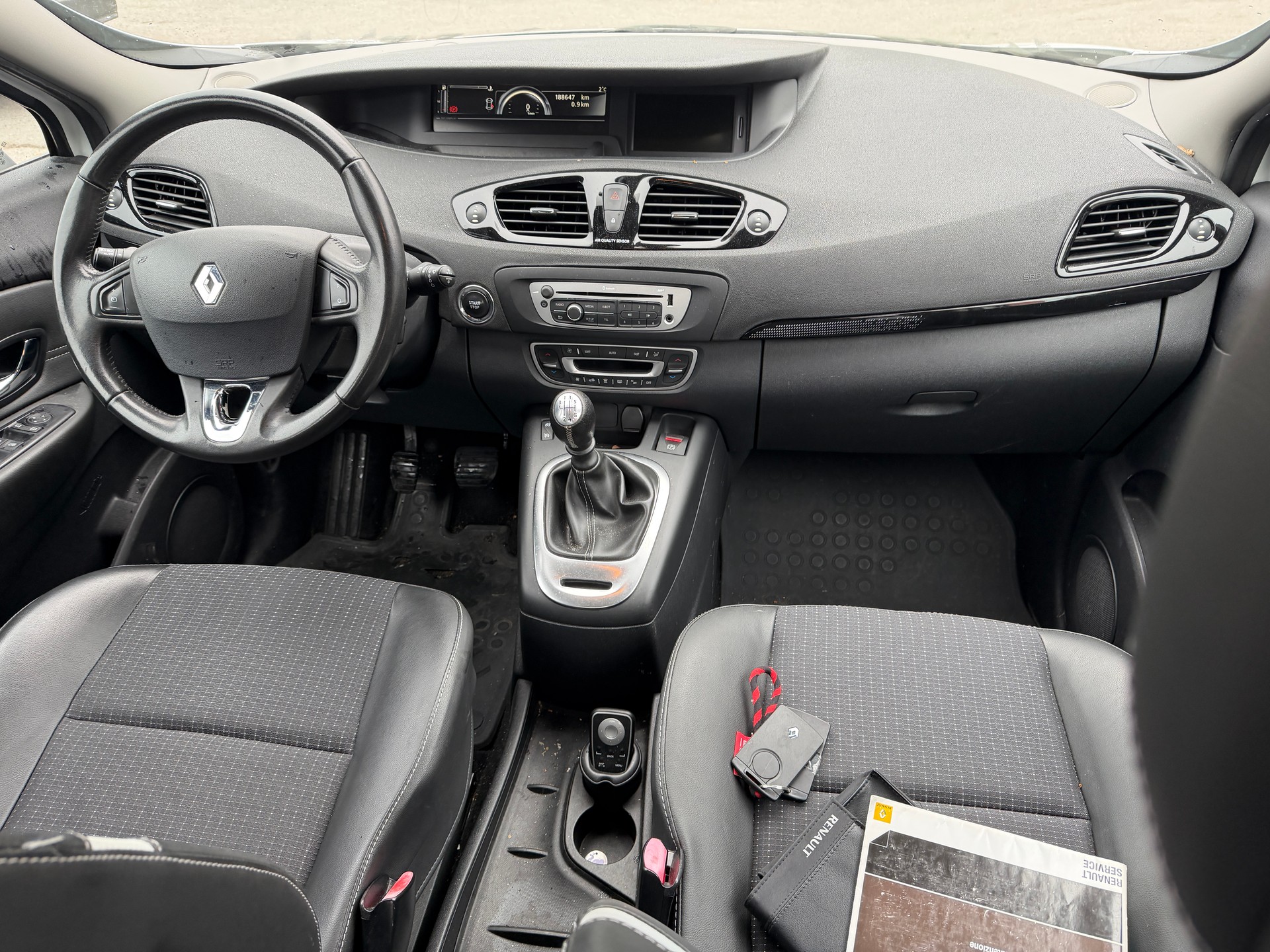 RENAULT Scénic 1.2 16V Turbo Dynamique-image-5