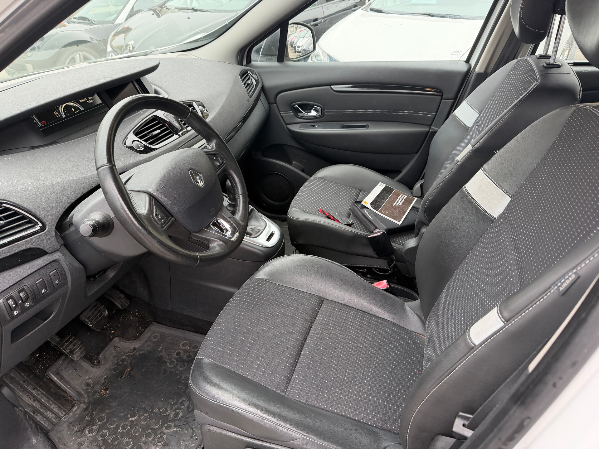 RENAULT Scénic 1.2 16V Turbo Dynamique-image-10