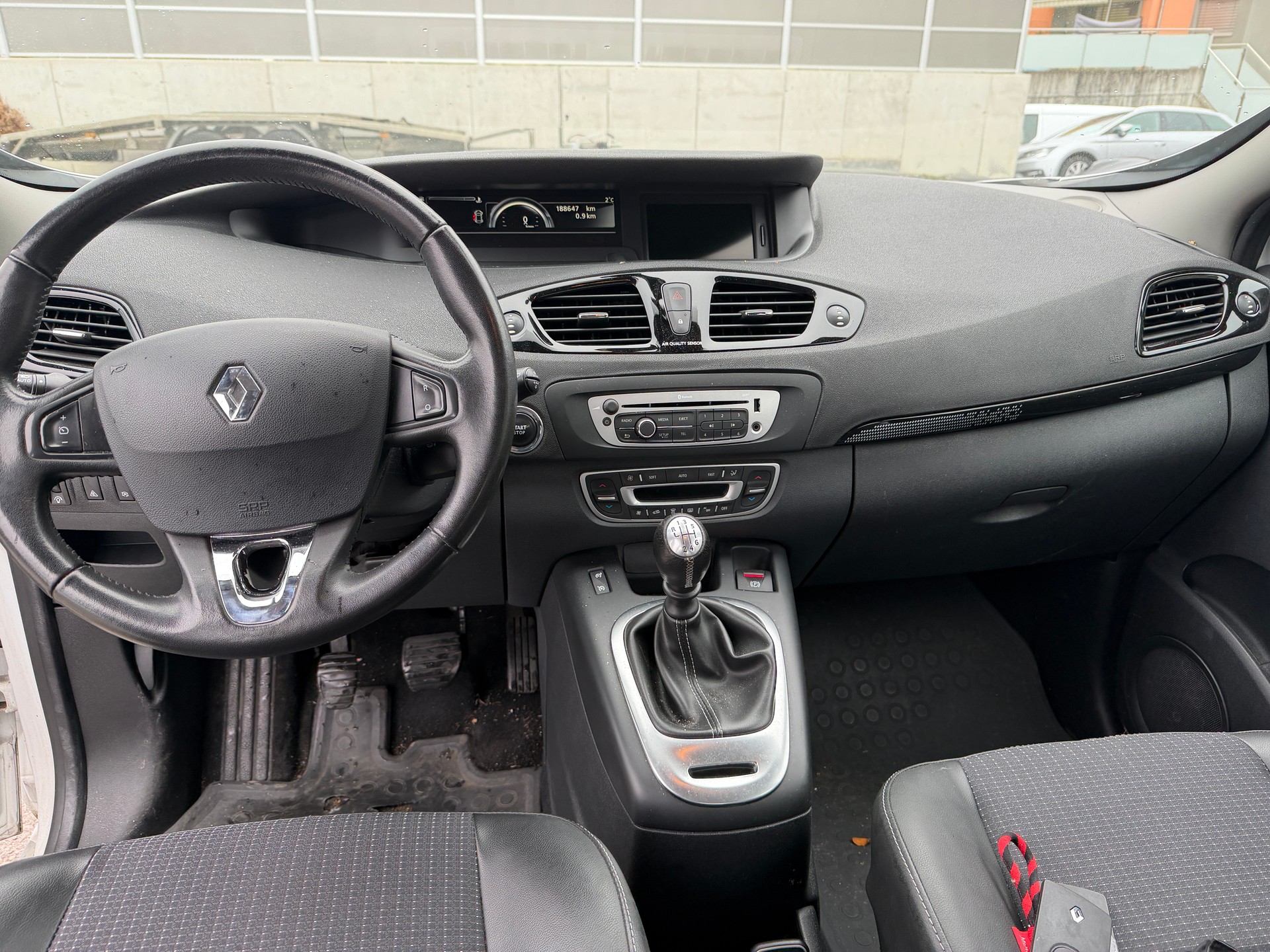 RENAULT Scénic 1.2 16V Turbo Dynamique-image-8