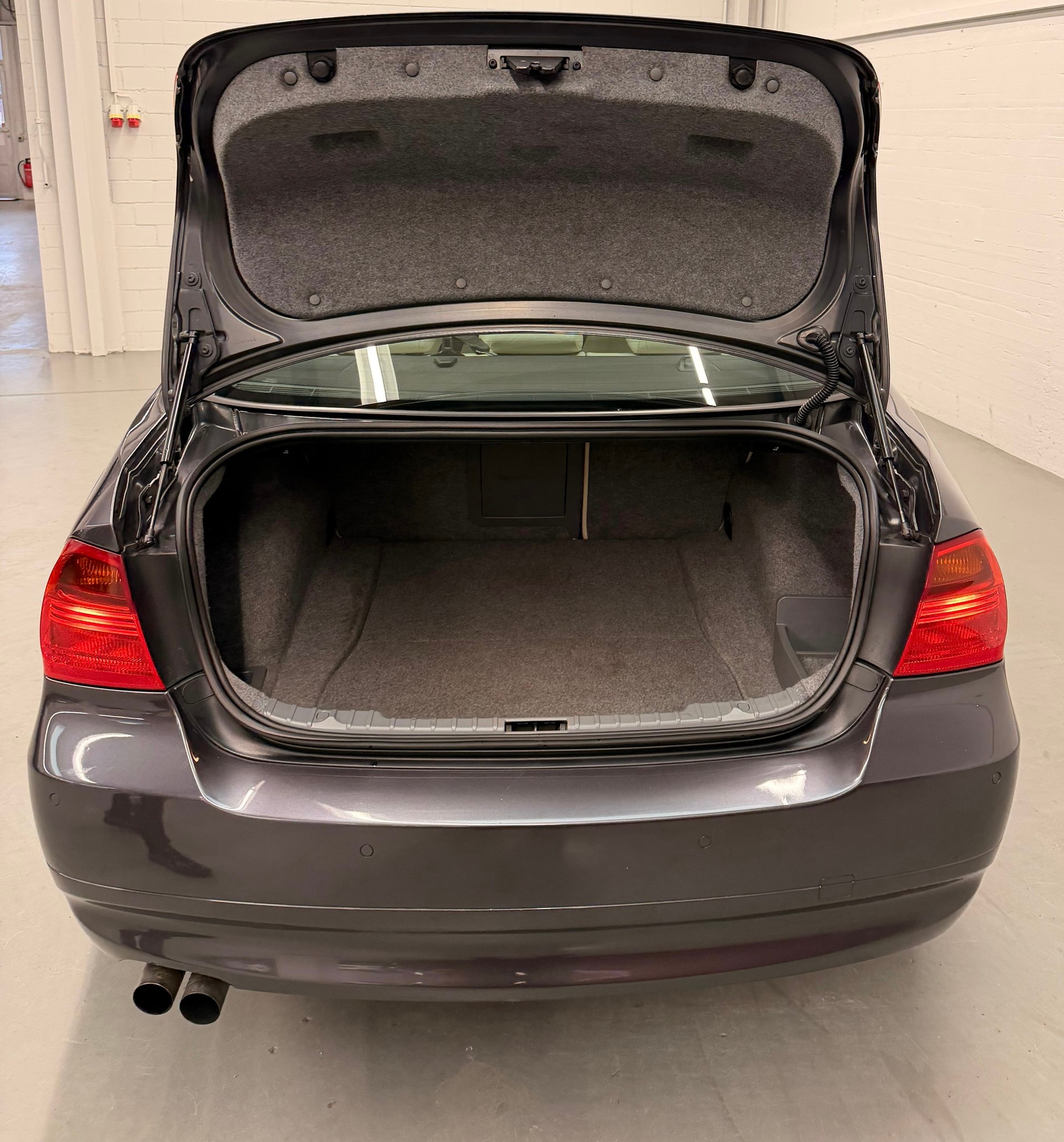 BMW 325d (3.0 Diesel) Sport Edition Automat Frisch ab MFK Top Angebot-image-9