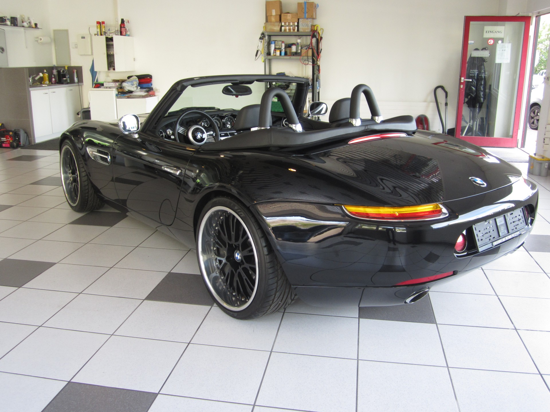 BMW Z8 Roadster-image-2