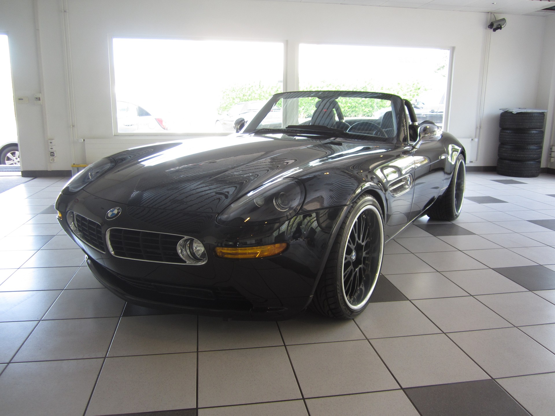 BMW Z8 Roadster-image-3