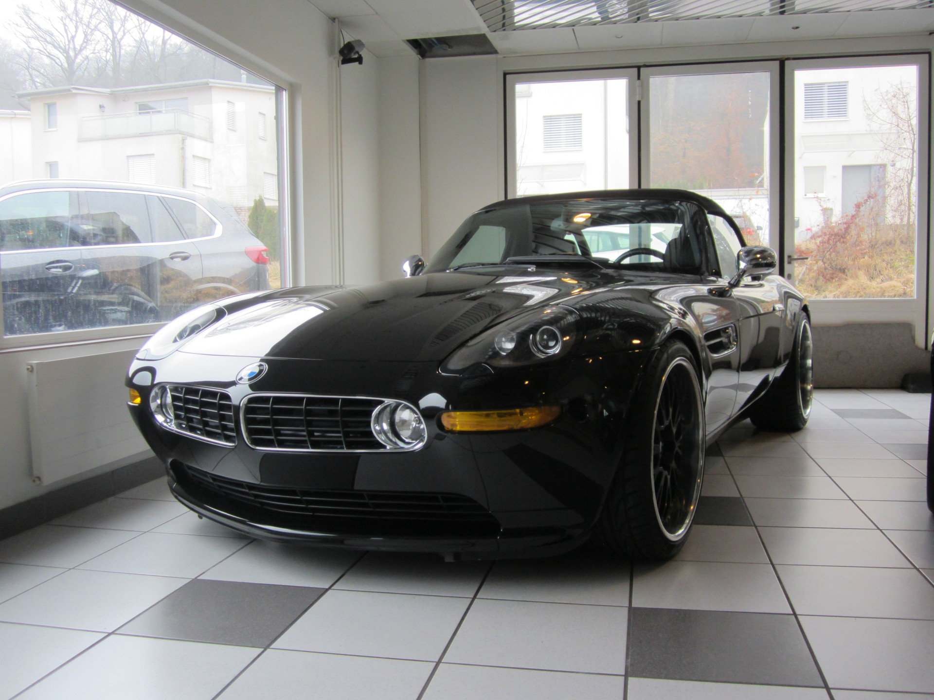 BMW Z8 Roadster-image-5