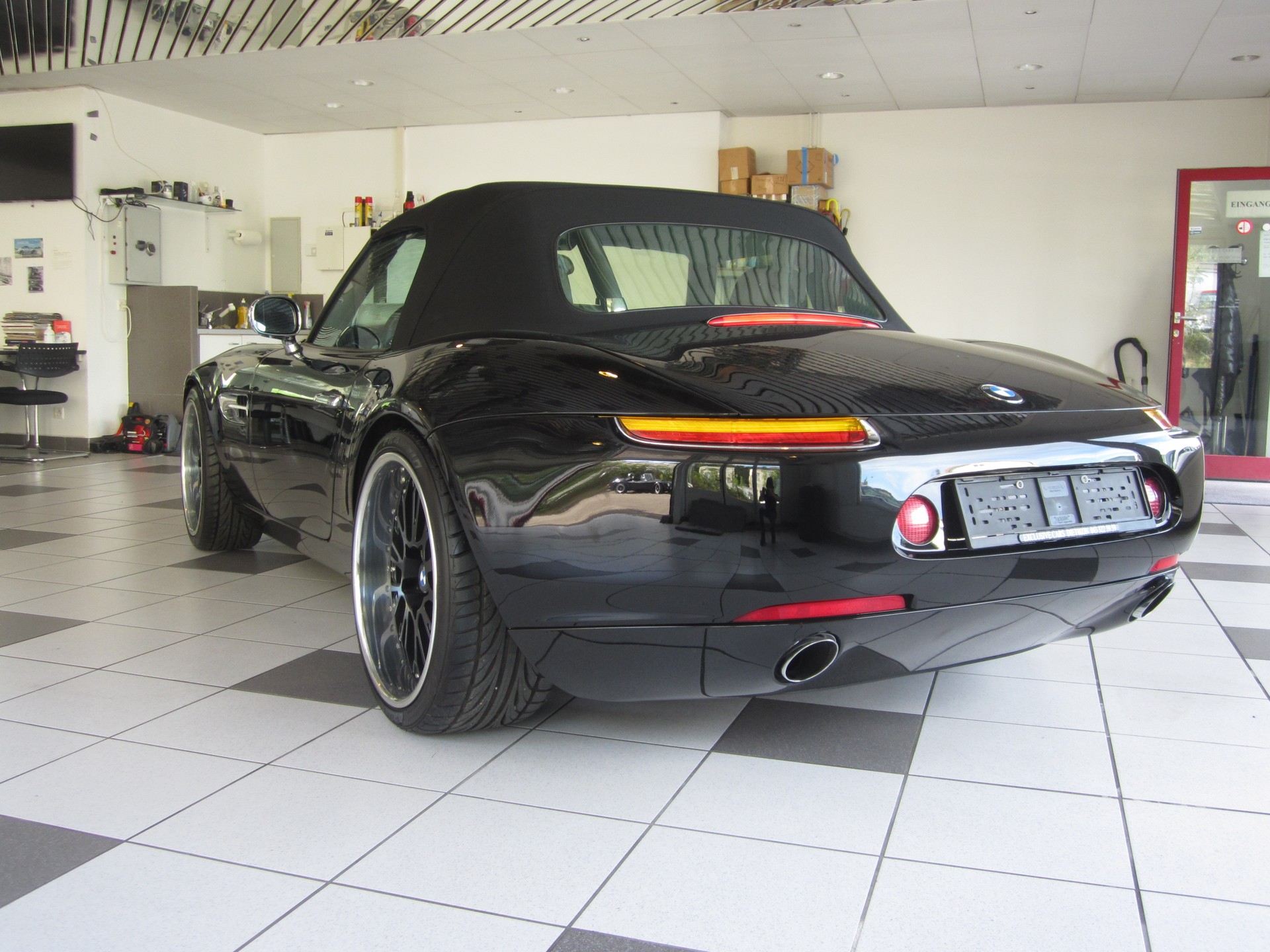 BMW Z8 Roadster-image-4