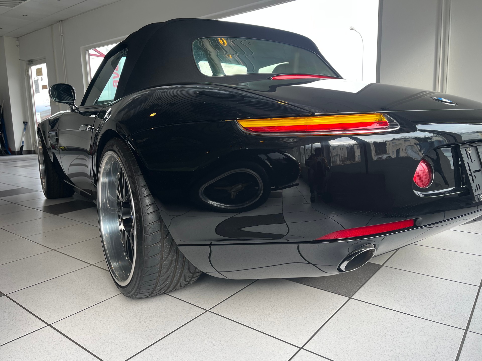 BMW Z8 Roadster-image-14