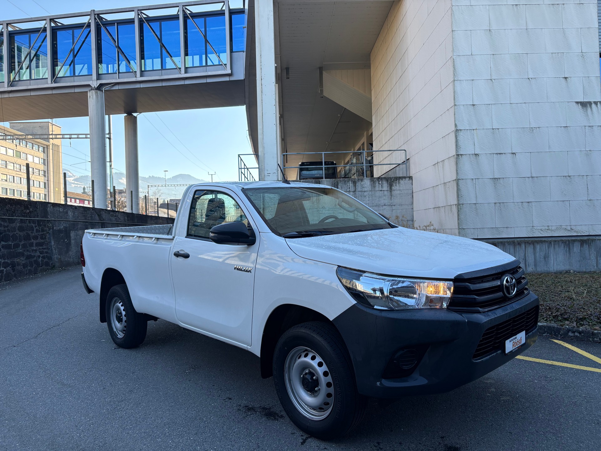 TOYOTA Hilux 2.4D-4D Single-Cab 4x4-image-2