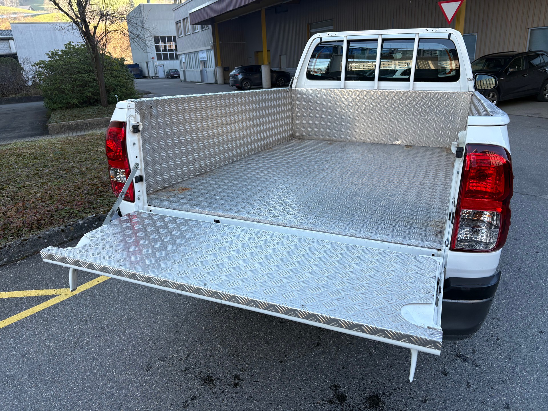 TOYOTA Hilux 2.4D-4D Single-Cab 4x4-image-9