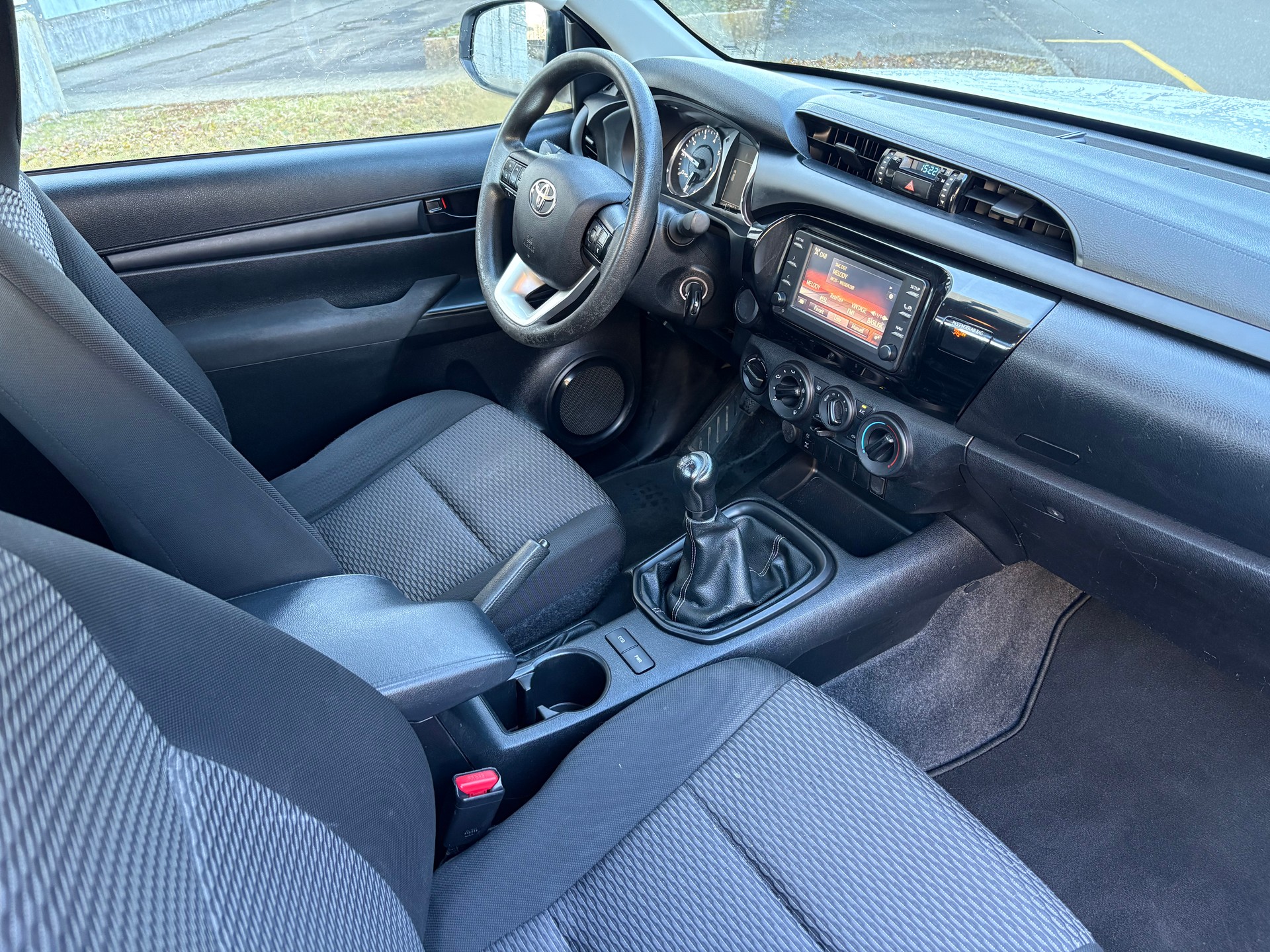TOYOTA Hilux 2.4D-4D Single-Cab 4x4-image-5