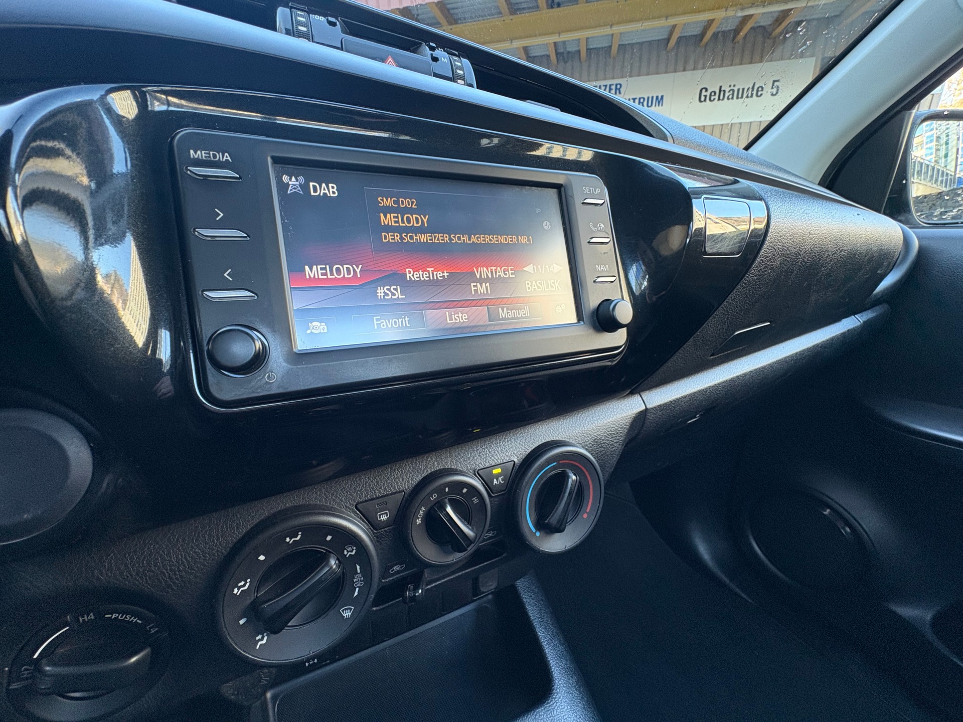 TOYOTA Hilux 2.4D-4D Single-Cab 4x4-image-7