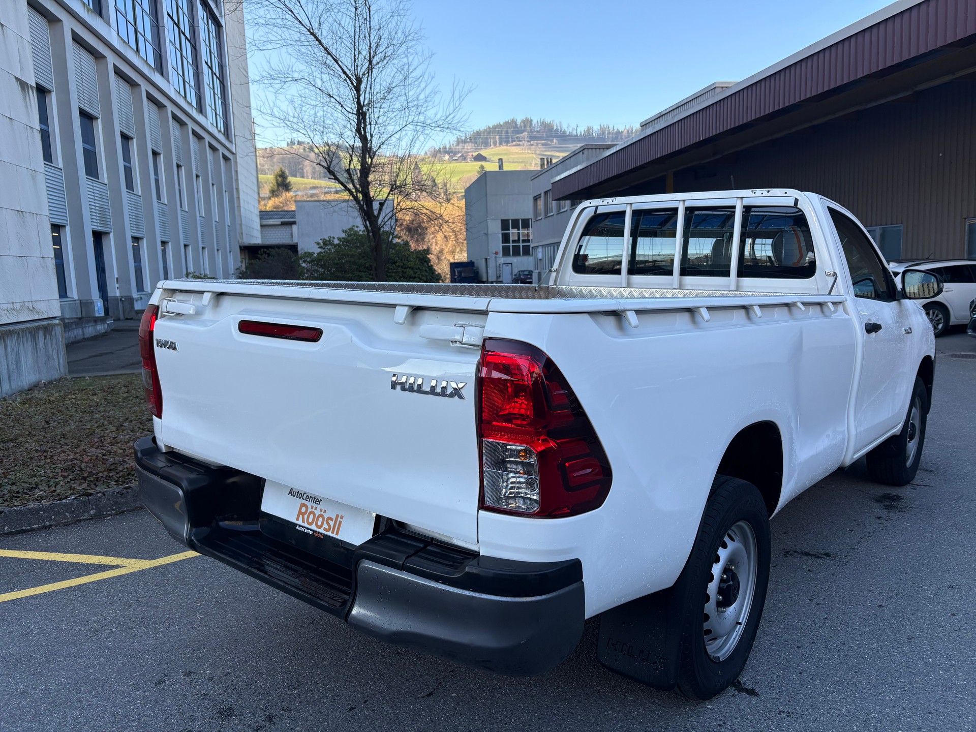 TOYOTA Hilux 2.4D-4D Single-Cab 4x4-image-3