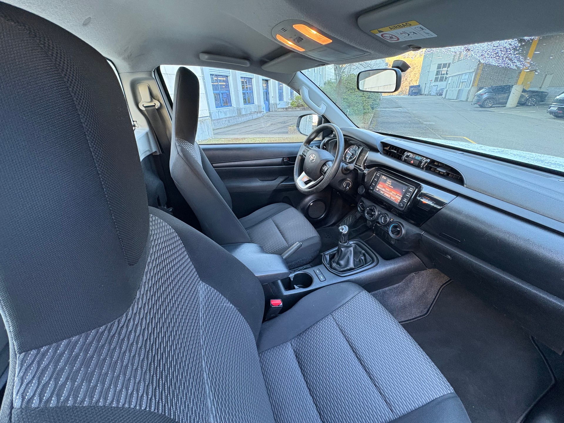 TOYOTA Hilux 2.4D-4D Single-Cab 4x4-image-6